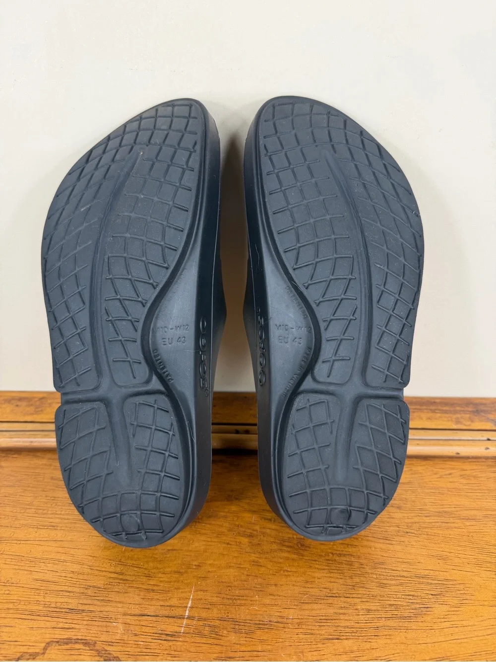 OOFOS OOahh Men’s Recovery Slide Sandals Black Size 10